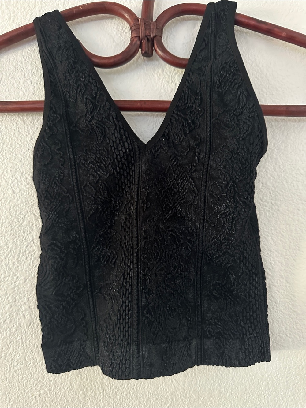 NWT! OUT FROM UNDER Black V-Neck Textured Stretch Knit Women’s Tank Top, Small
